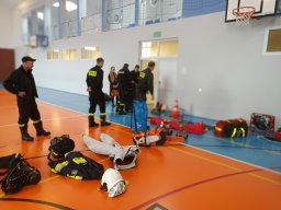 Wizyta strażaków z OSP w Bujnach w naszej szkole_20230221_1