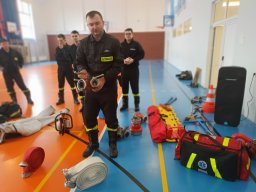 Wizyta strażaków z OSP w Bujnach w naszej szkole_20230221_1