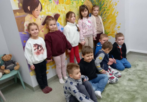 Uczniowie w sali Biblioteki Pedagogicznej