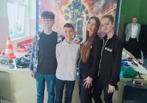 Uczniowie biorący udział w zmaganiach konkursowych