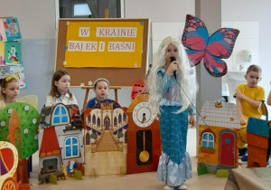 Uczeń recytujący wiersz