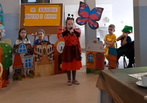 Uczeń recytujący wiersz