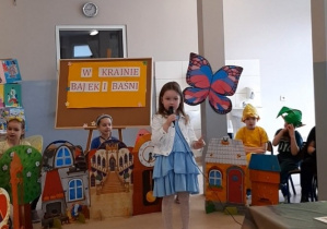 Uczeń recytujący wiersz