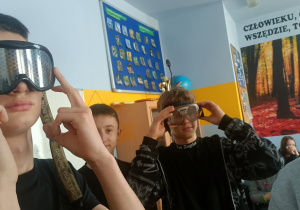 Uczniowie w alkogoglach