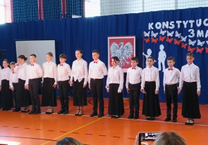 Uczniowie klasy V po polonezie