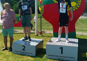 Uczniowie na podium