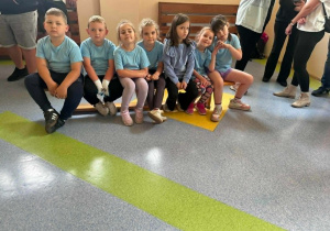 Uczniowie reprezentujący szkołę
