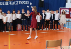 Uczennica w tańcu współczesnym