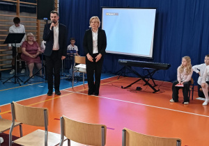 Dyrektor Szkoły z nauczycielem