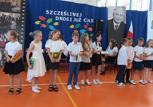 Nagrodzeni uczniowie klasy II