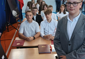 Uczniowie klasy VIII podczas części artystycznej