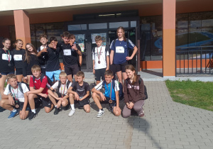 Uczniowie reprezentujący szkołę